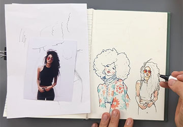 Девушка с кудрявыми волосами