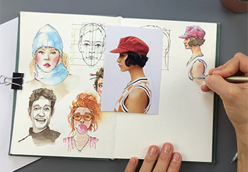 Девушка в красной кепке